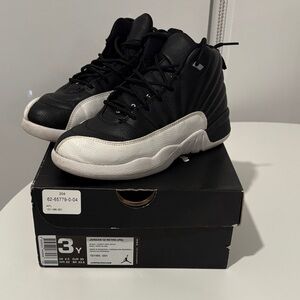 Jordan 12 Retro - black and white